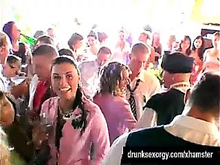 Las putas de refrigerate boda están jodiendo en público